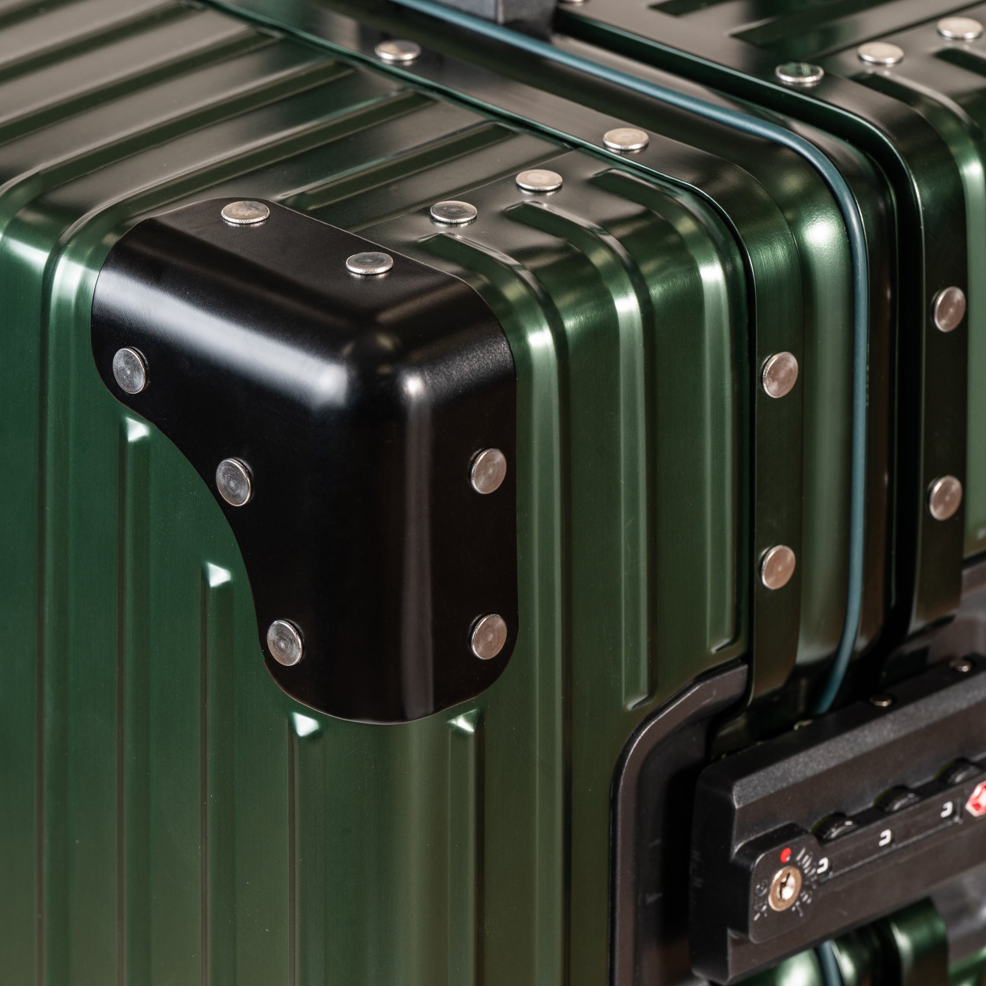Elite / Aluminum Carry-on