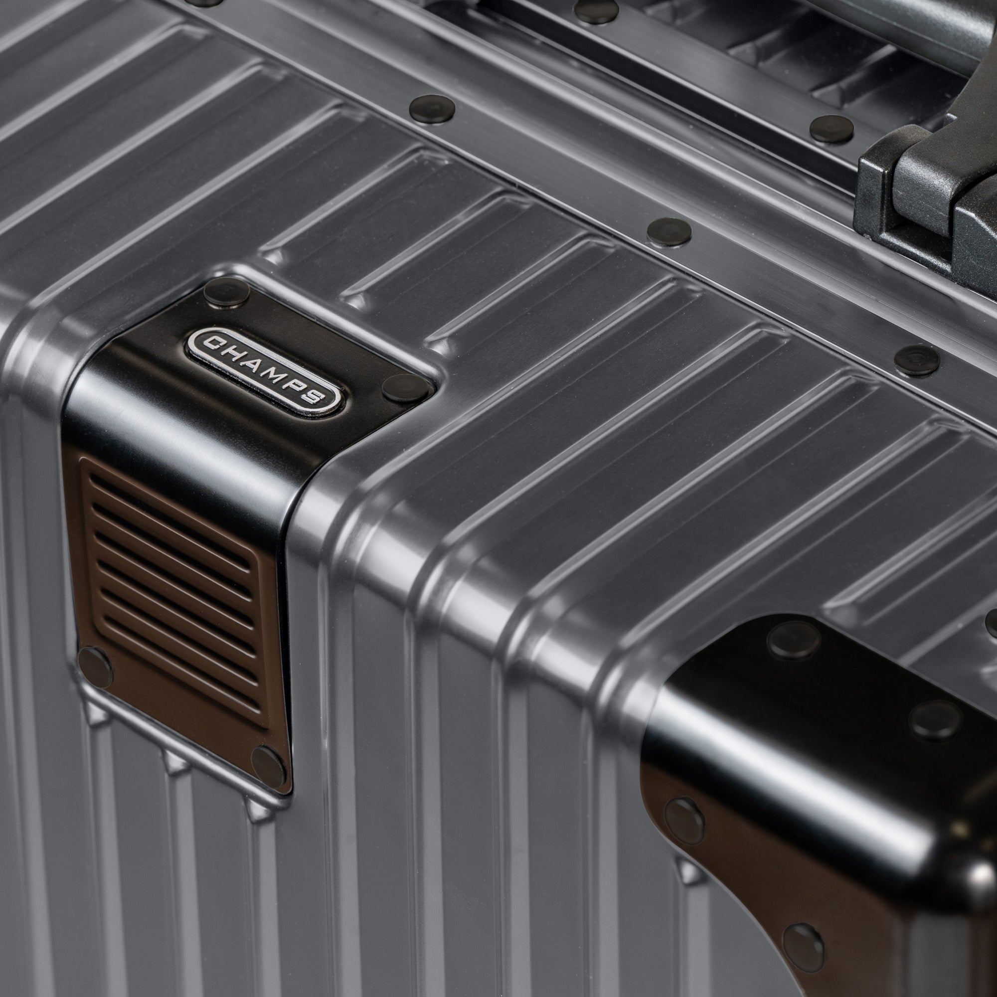 Elite / Aluminum Carry-on