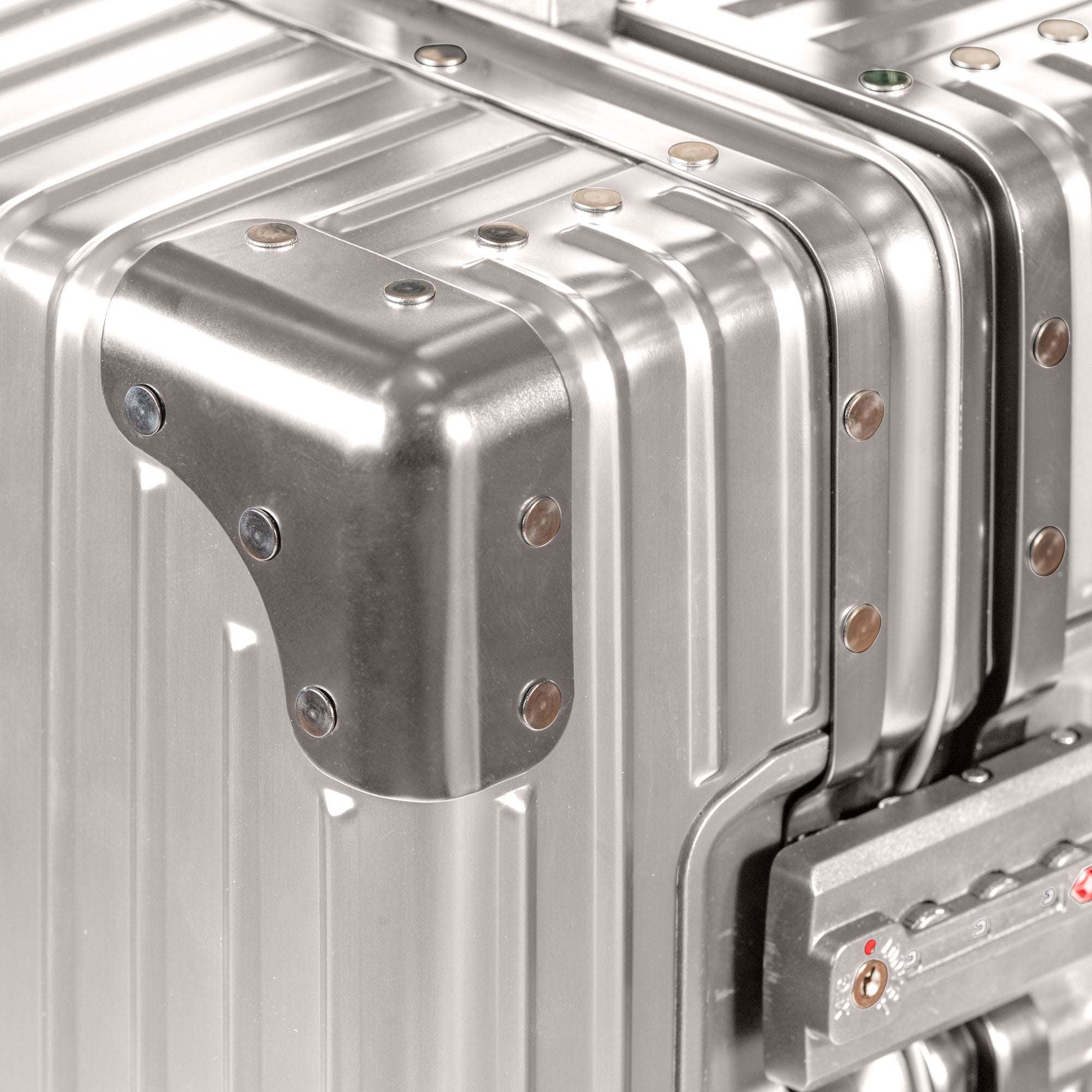 Elite / Aluminum Carry-on